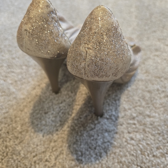 Madden Girl - Elegant Tan and Gold Women's Heels - Picture 9 of 10